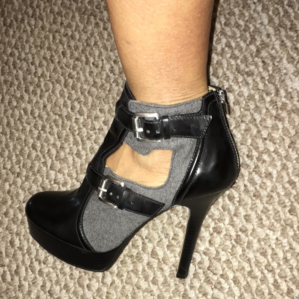 MICHAEL KORS NWT FLANNEL N LEATHER PLATFORM DOUBLE T STRAP BADAZZ BOOTIES SZ 9
